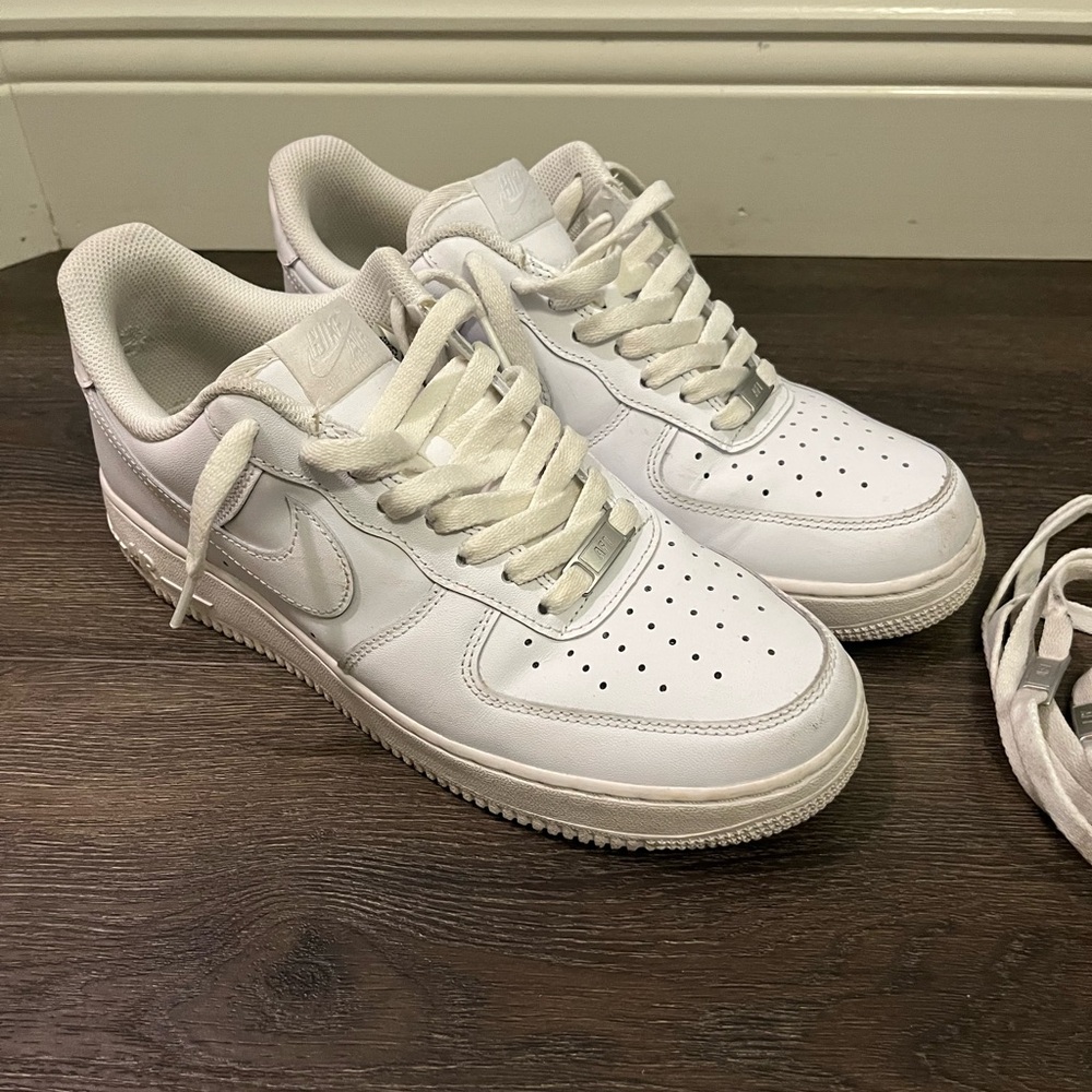Men’s Nike AF1 with extra set of laces size 9